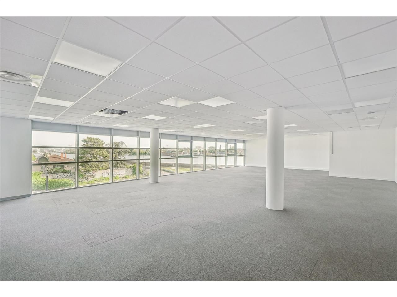 Savills vous propose 1 833 m² de bureaux à la ven