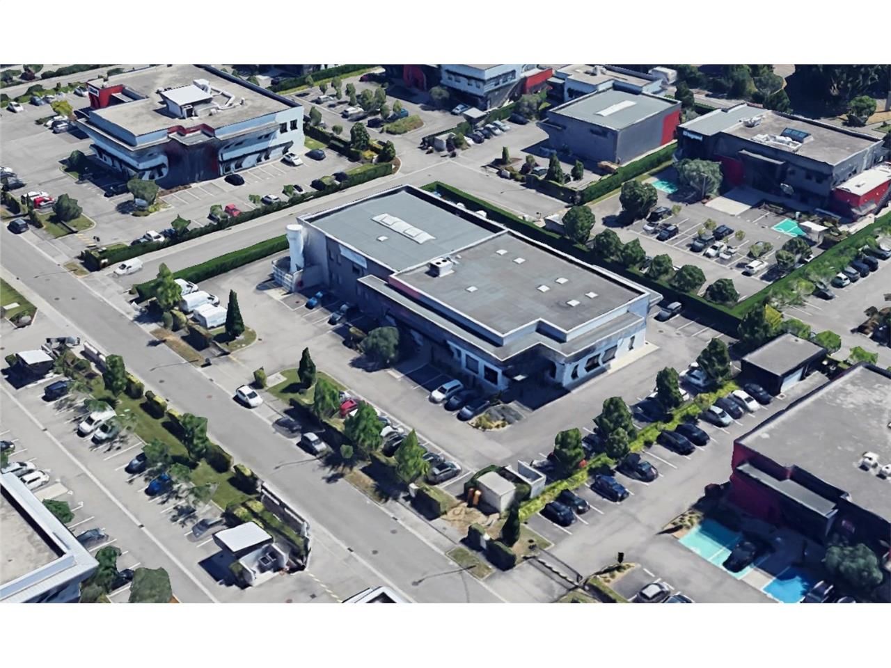 À LOUER - Saint-Priest (69800) : Bâtiment mixte b