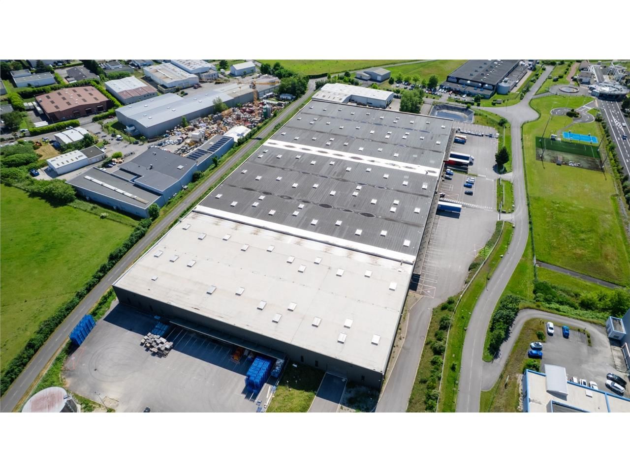 A Louer - 01360 - BRESSOLLES - Bâtiment logistiqu