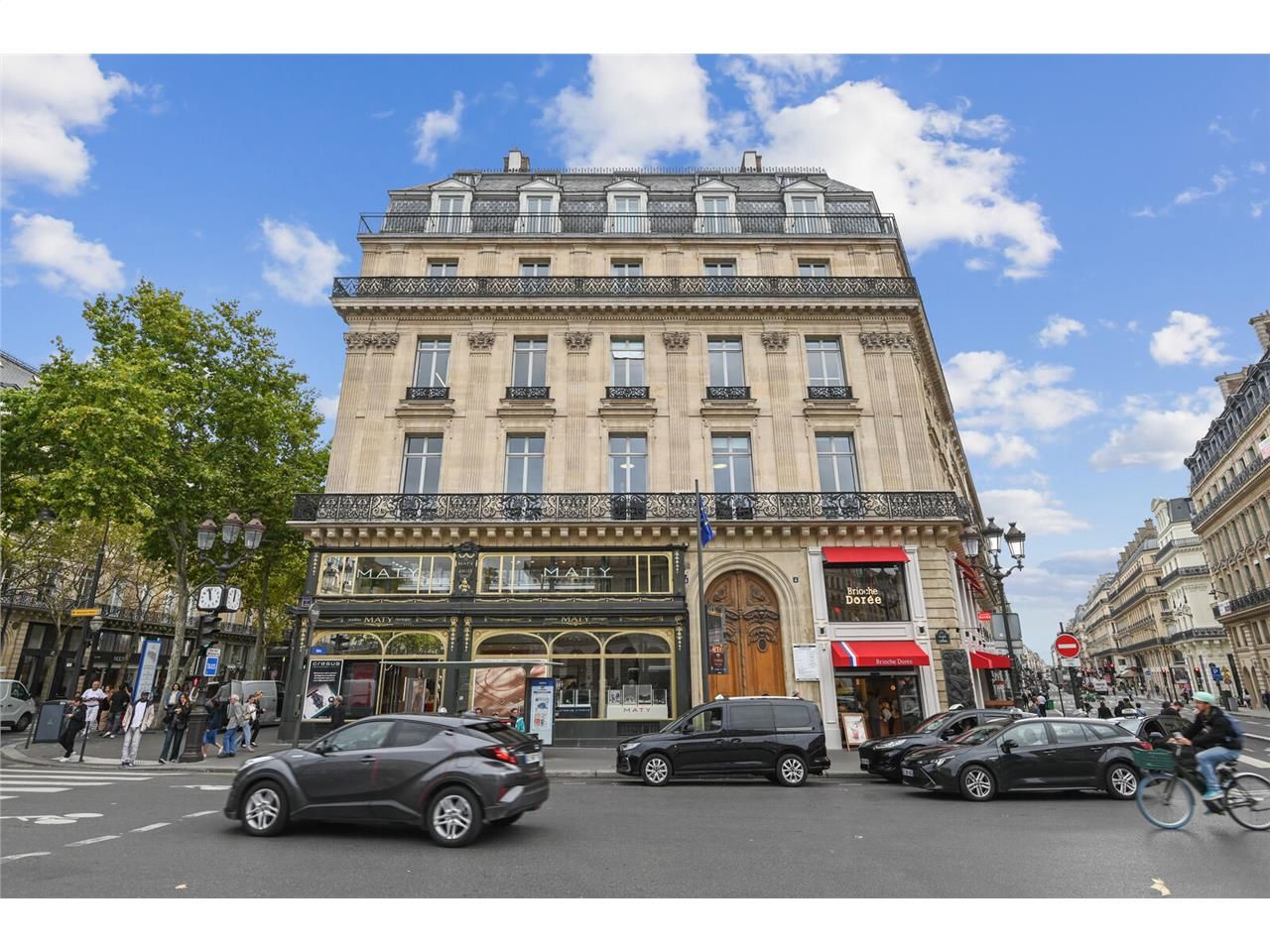 Savills propose à la location un plateau de burea