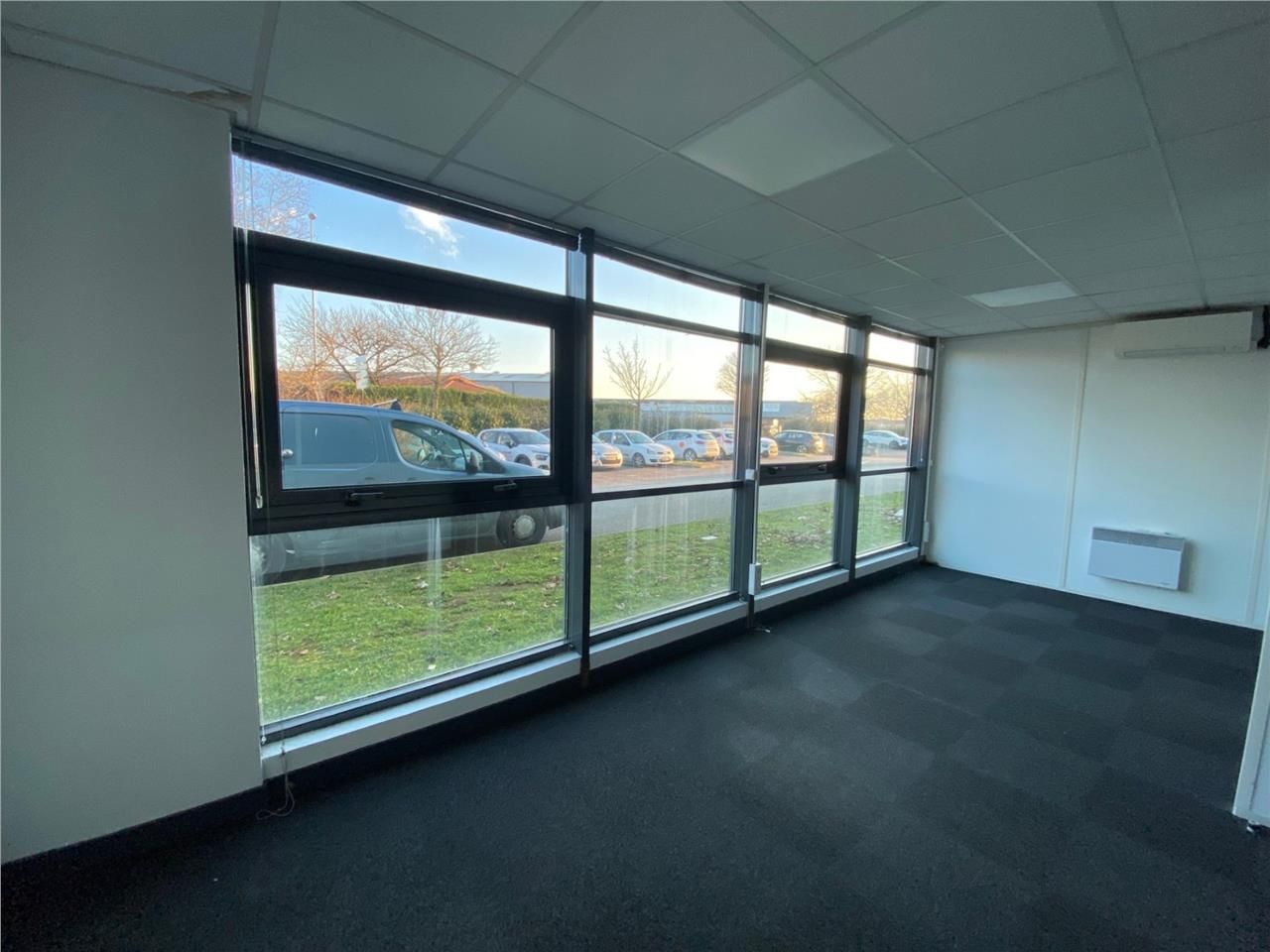 Savills France propose à la location un local mix