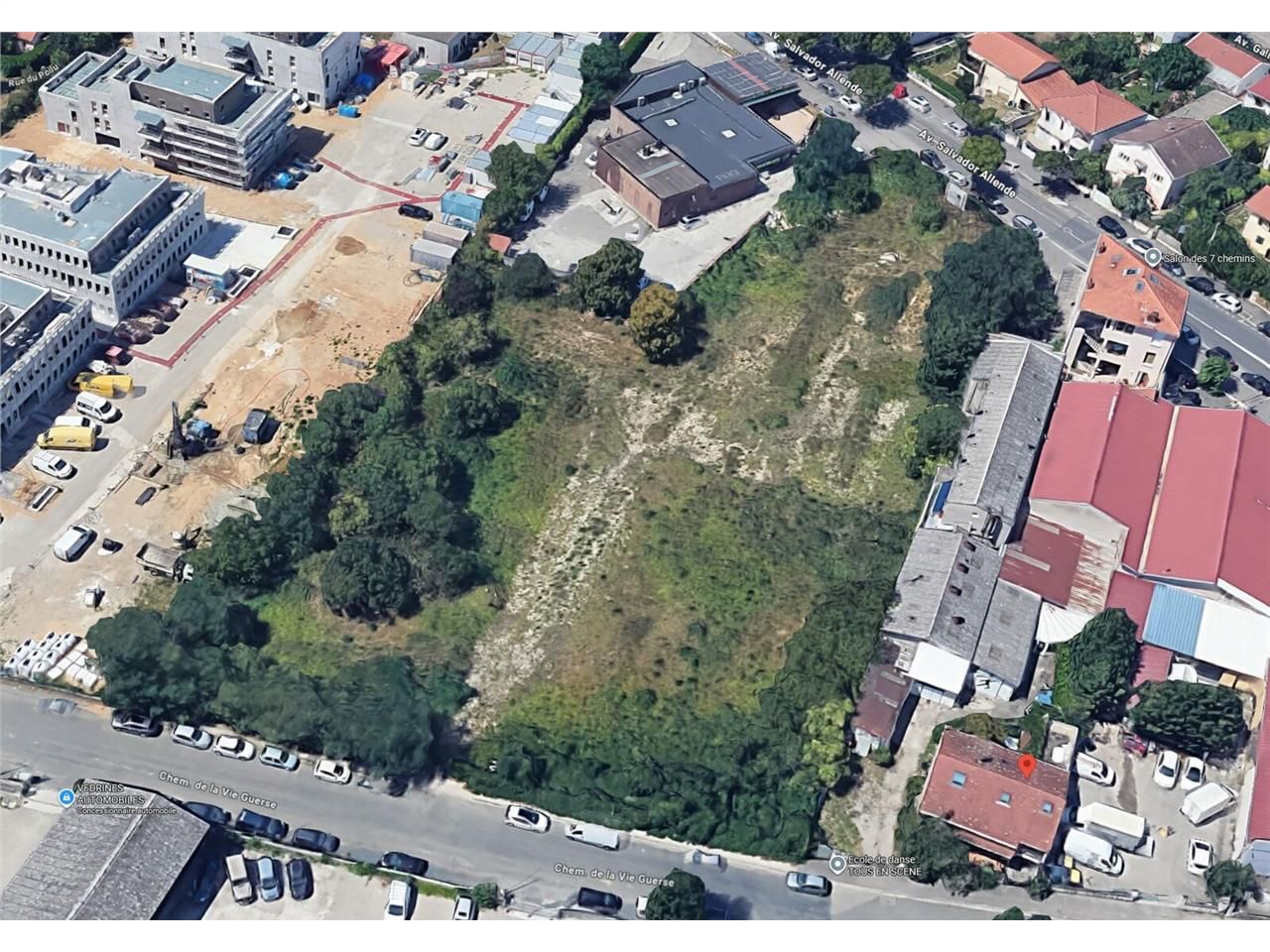 BRON (69500) - A VENDRE -  TERRAIN POUR CLE EN MA