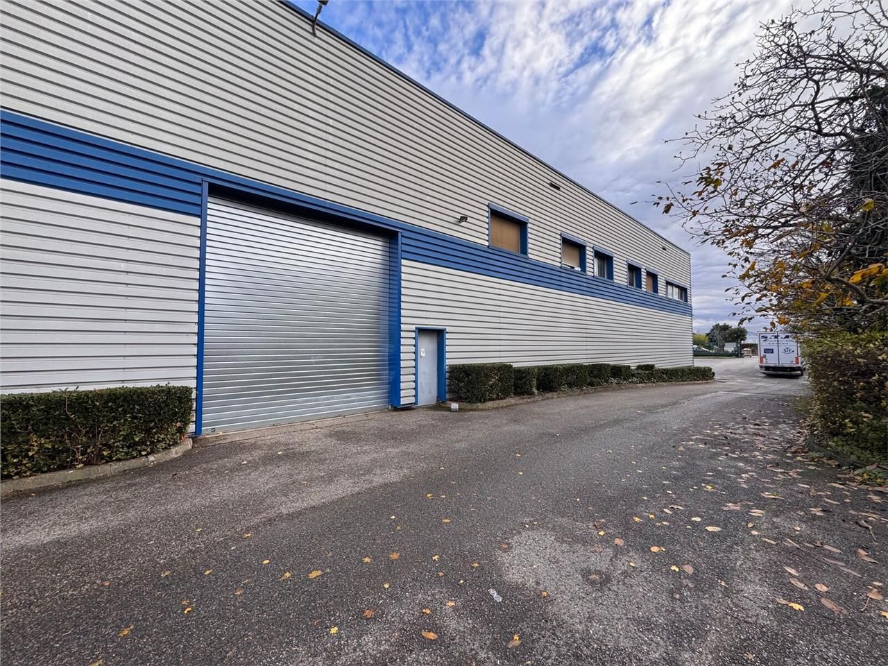 Savills vous propose à la location  un bâtiment d