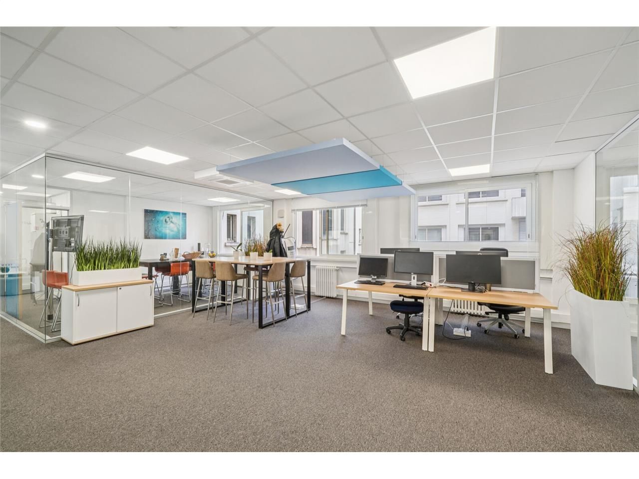 Savills vous propose 330 m² de bureaux à louer, r