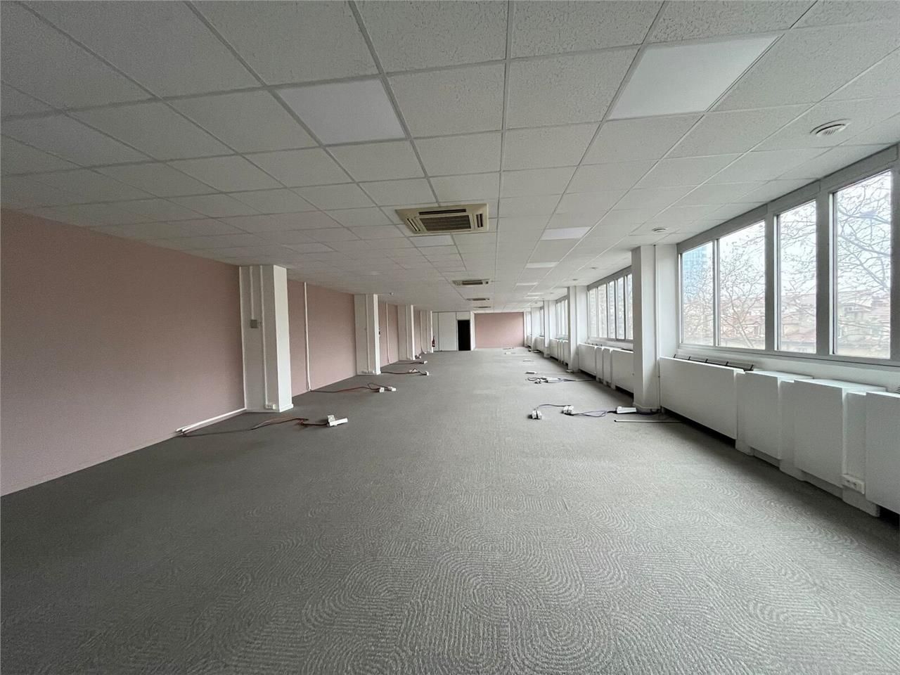 Savills vous propose des bureaux à louer de 100 m