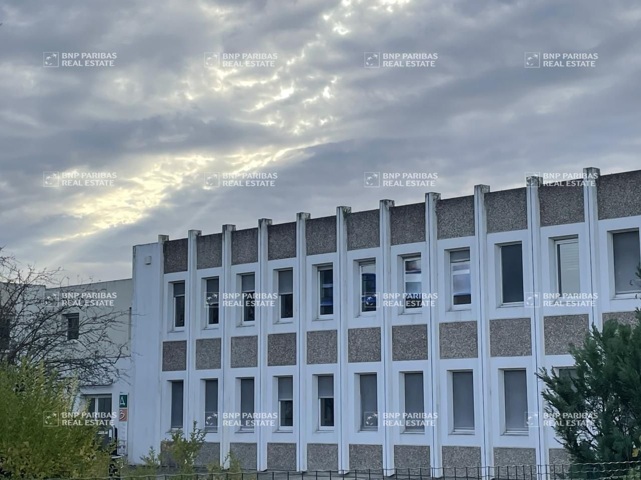 200.21 m² pour ce bureaux en location à Ormes