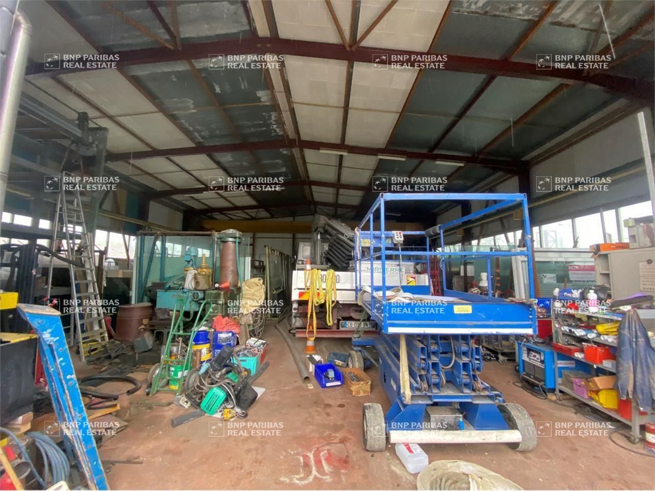 530 m² pour ce activité en location à Miribel