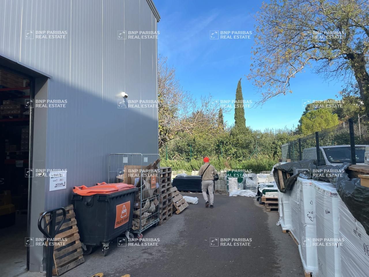 240 m² pour ce activité en location à Roquevaire