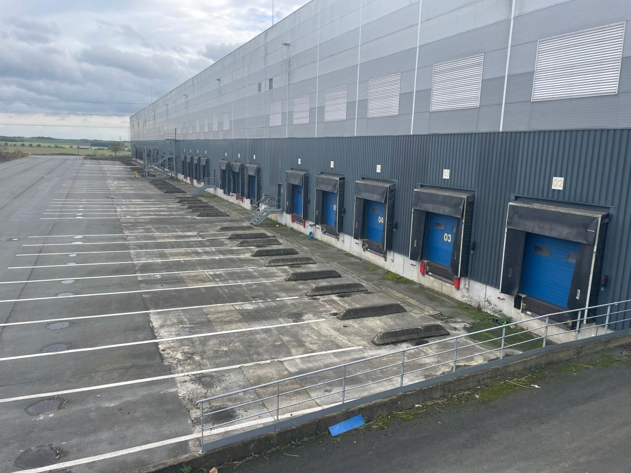 29328 m² pour cetentrepôts classe a en location à Poulainville