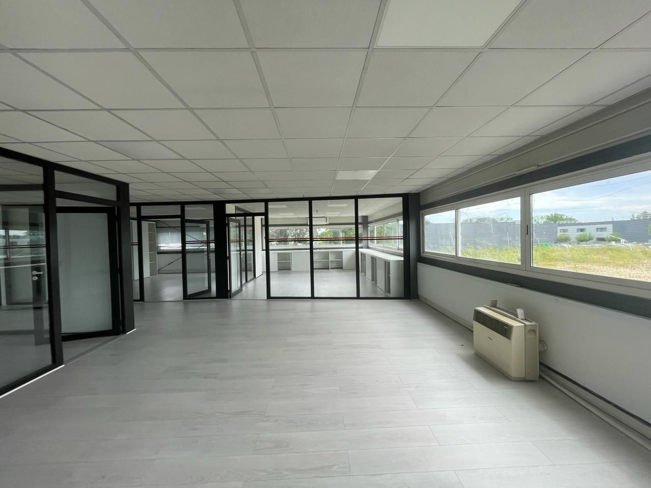 Location Bureaux 2200 m² non divisibles 33310 Lormont