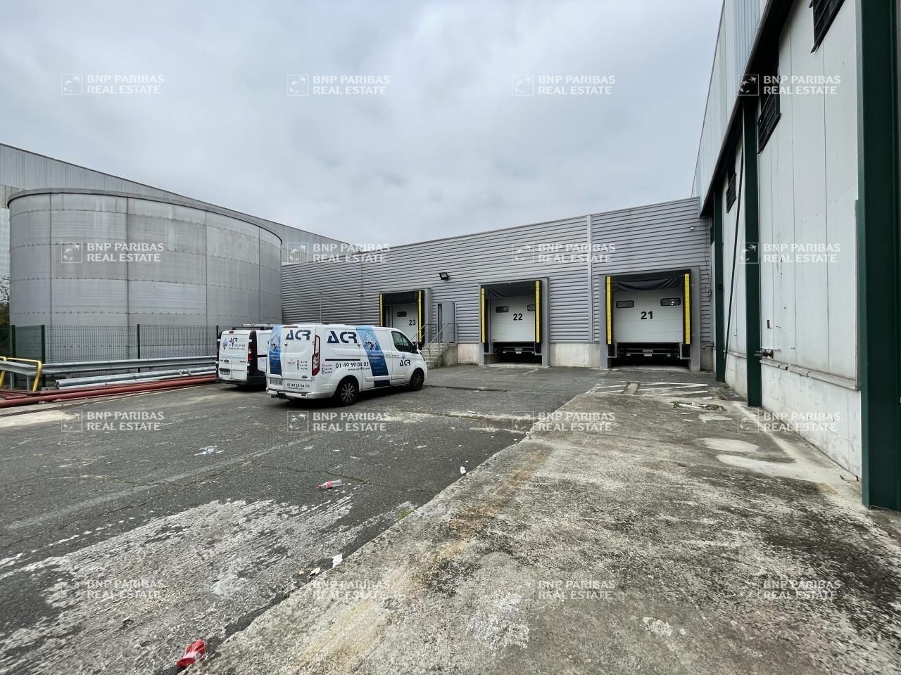 1955 m² pour cetentrepôts classe a en location à Thiais