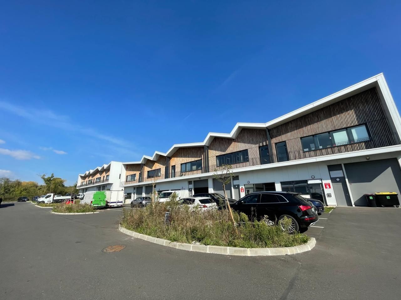 Vente PME-PMI 3989 m² divisibles 95360 Montmagny