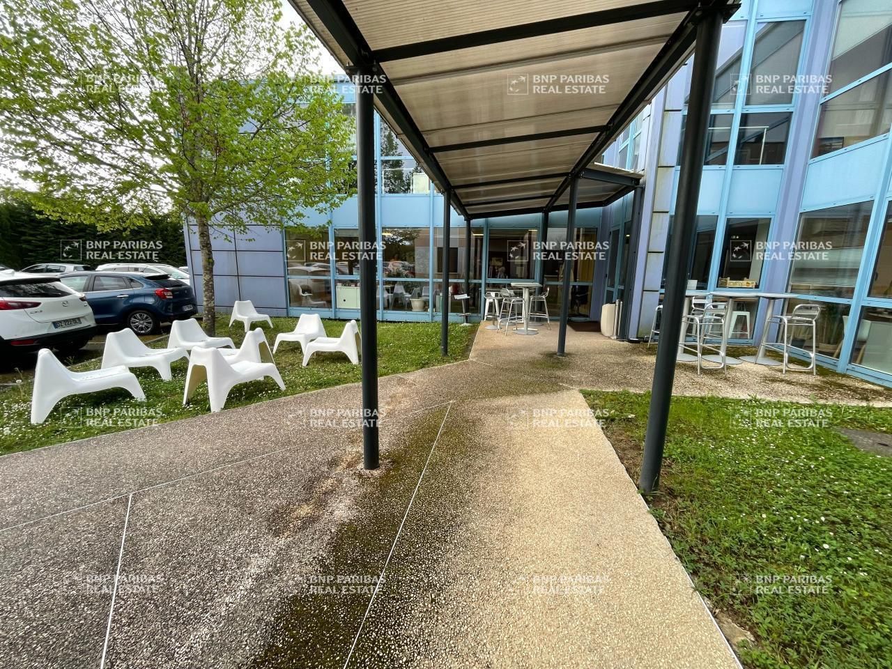 181.51 m² pour ce bureaux en location à Saint-jean