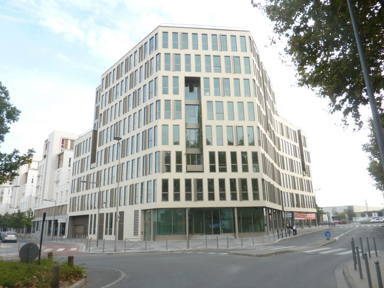 Location Bureaux 2681.86 m² divisibles 33800 Bordeaux