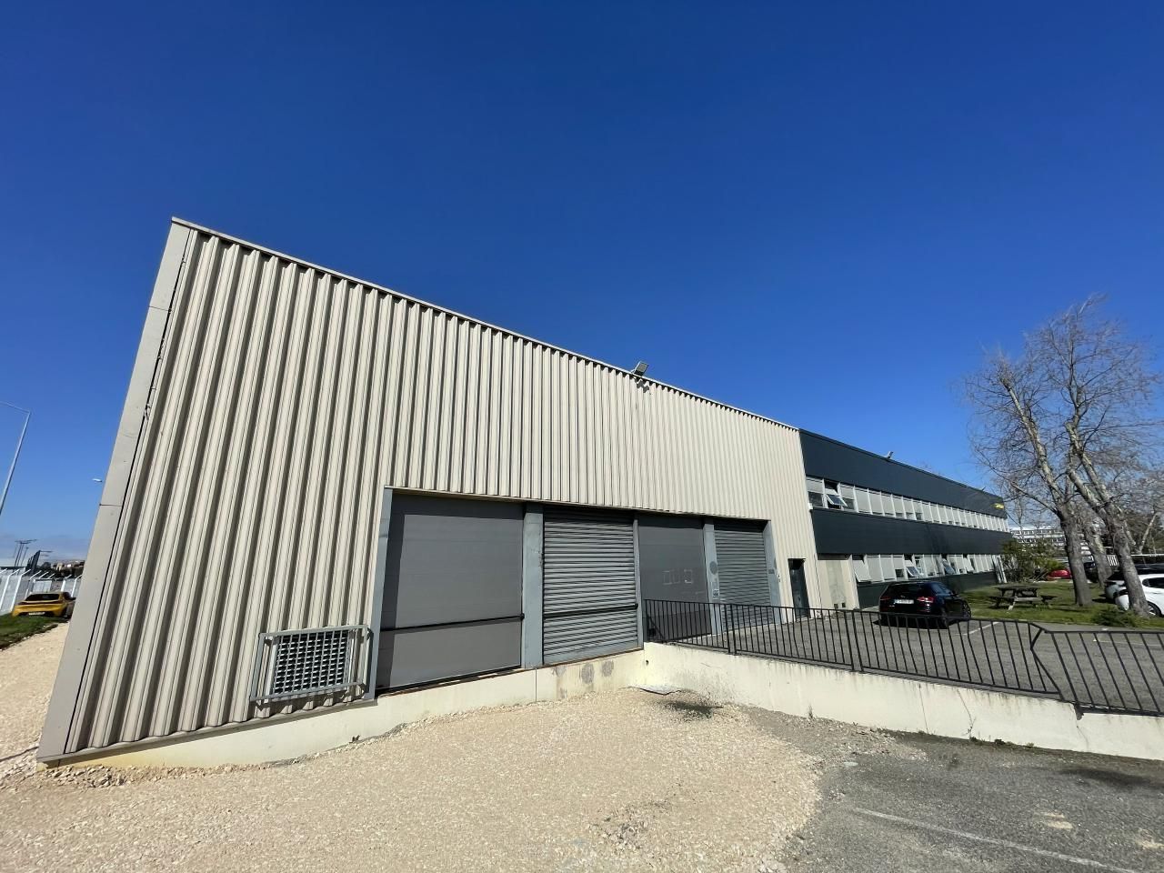 1220 m² pour ce activité en location à Blagnac