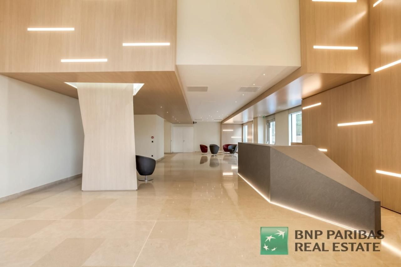 18589.9 m² pour ce bureaux en location à Gennevilliers