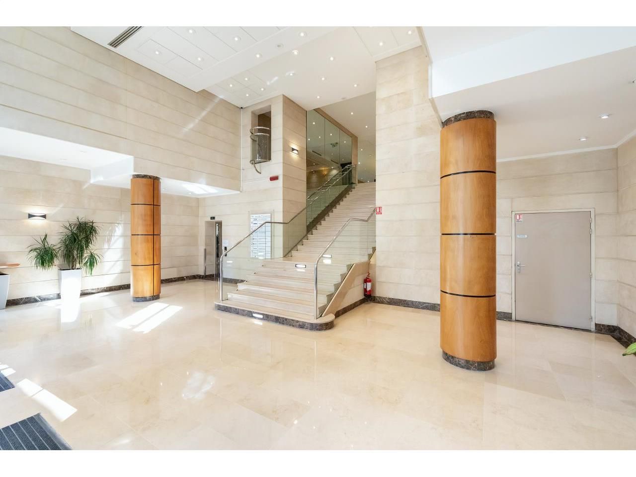 295.2 m² pour ce bureaux en location à Paris