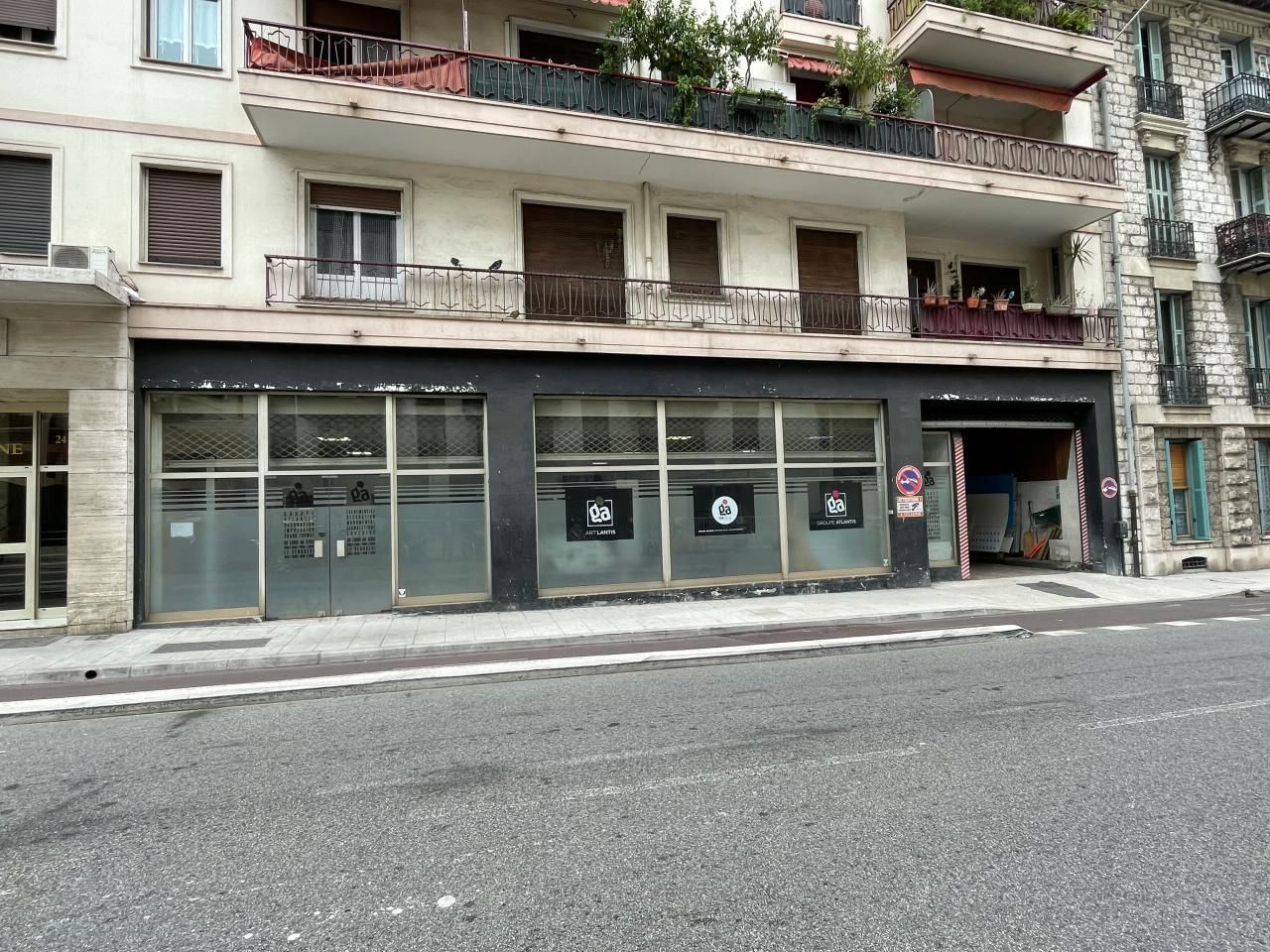 Location Local commercial 1855 m² divisibles 06000 Nice