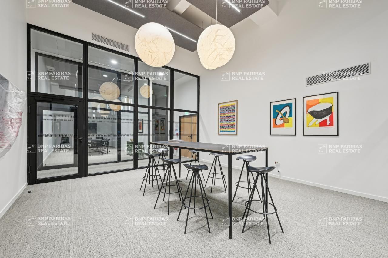 6820 m² pour ce bureaux en location à Paris