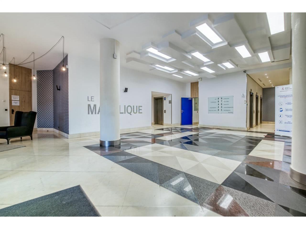 1063 m² pour ce bureaux en location à Sèvres