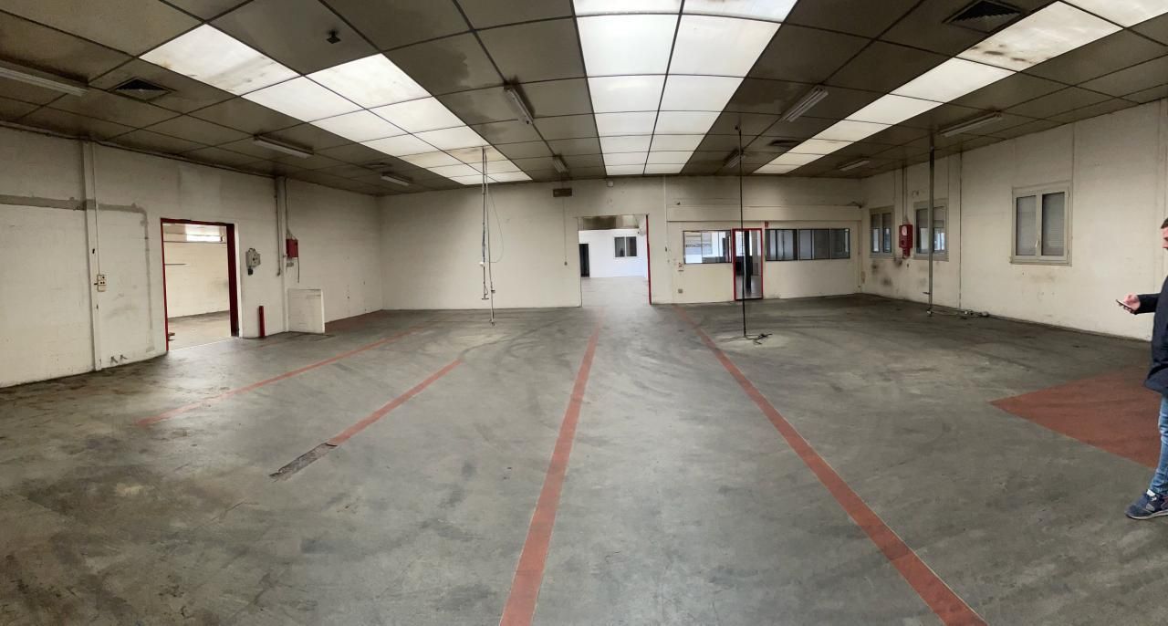 1100 m² pour ce activité en location à Saint-étienne-du-rouvray