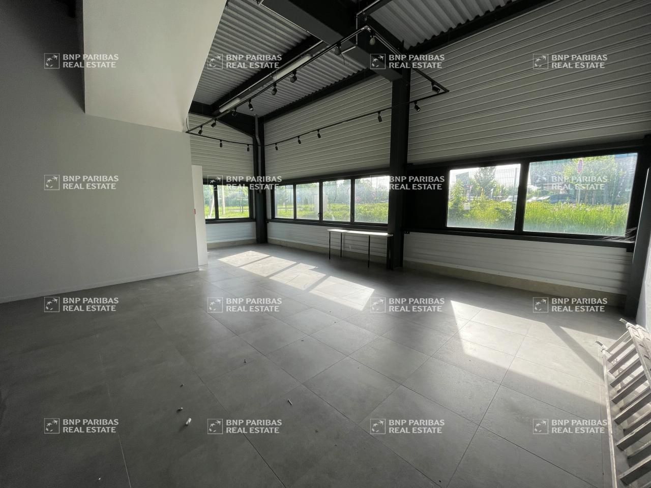 213 m² pour ce pme-pmi en location à Chanteloup en brie