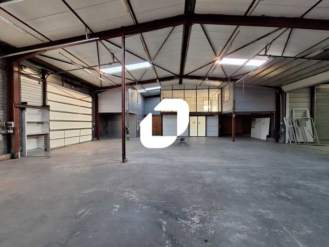 À 25 minutes de Montpellier, dans une zone indust