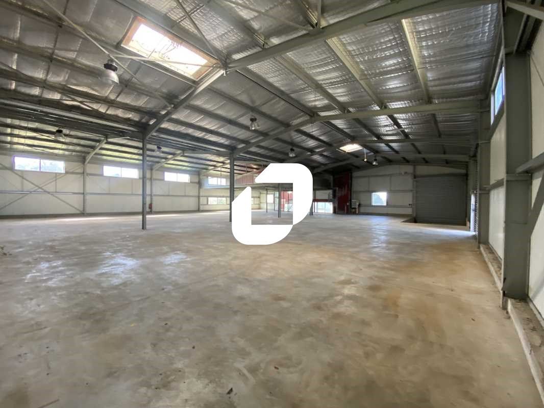 Situé au coeur de  la zone d'activité de Frontign