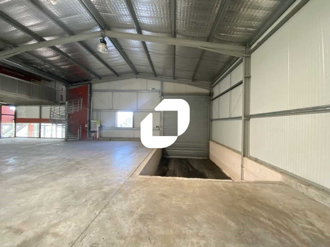 Situé au coeur de  la zone d'activité de Frontign