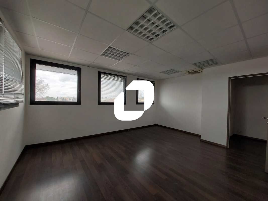 Sur la commune de Nîmes au coeur du CC Les 7 Coll