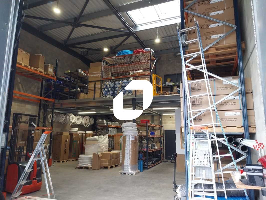 Locaux à vendre ou à louer dans un bâtiment neuf,