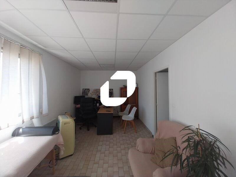 Bureau en étage à vendre proche Tram ! Plus de 60
