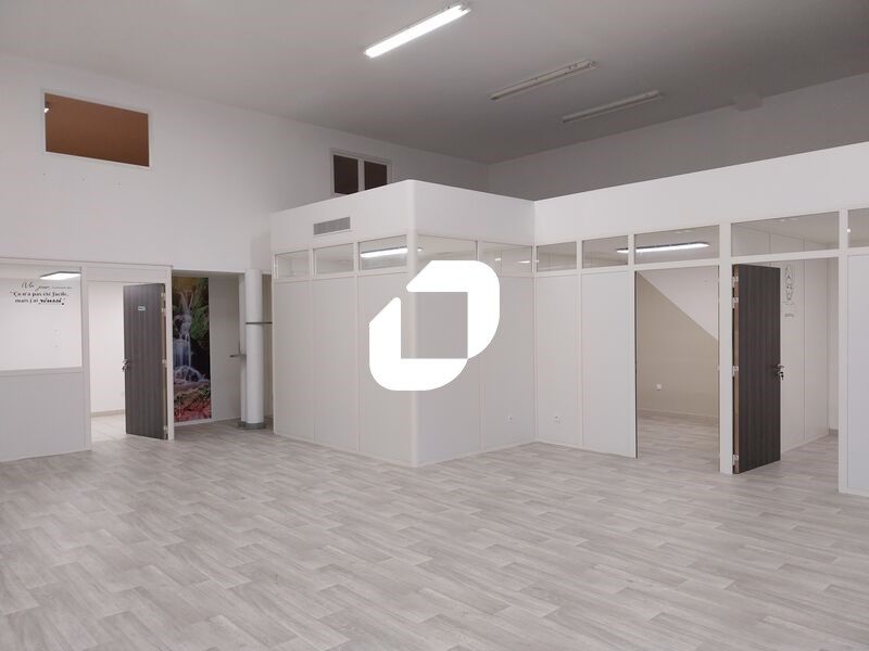 Local commercial / Bureaux disponible à la locati