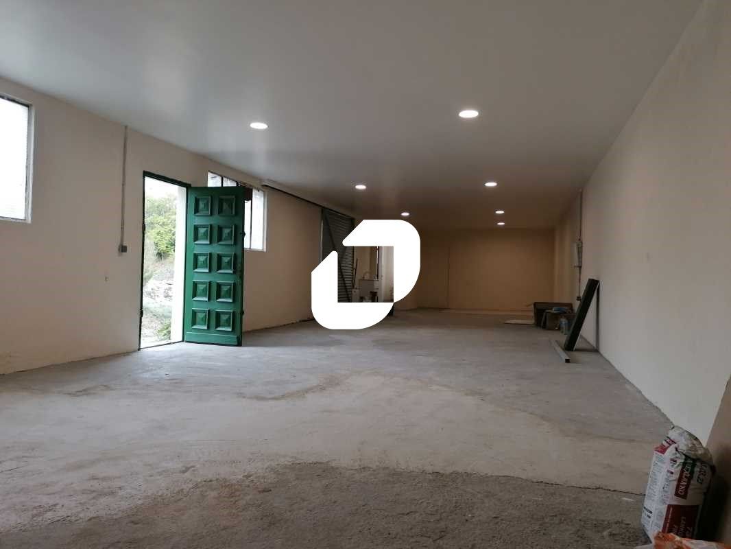 A l'ouest de Montpellier, le long de la départeme