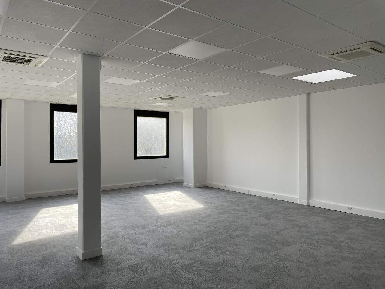 164.21 m² pour ce bureaux en location à Creteil