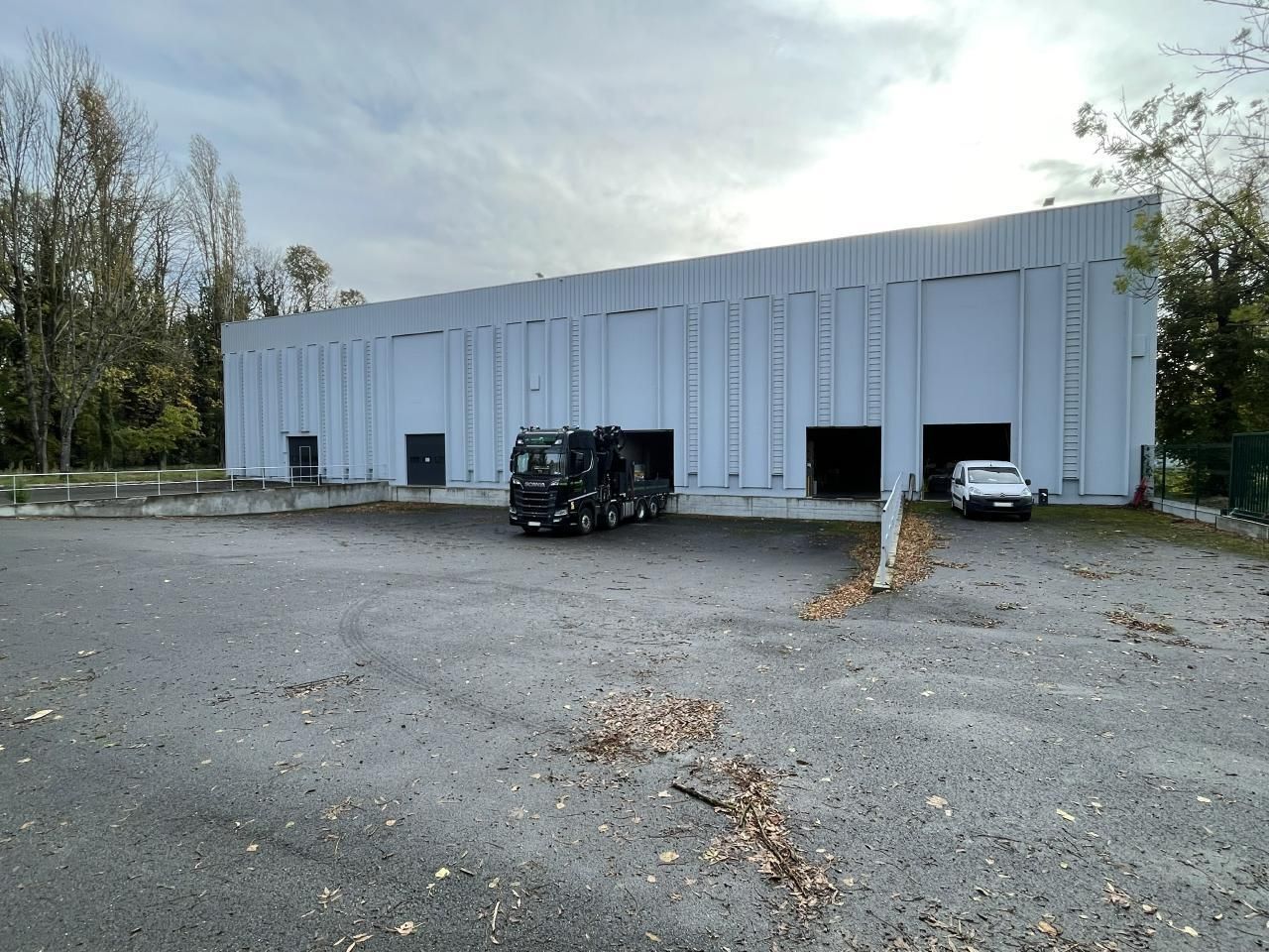 Location Entrepôts classe C 3500 m² non divisibles 95310 Saint-ouen-l'aumône