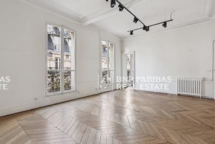 293 m² pour ce bureaux en location à Paris