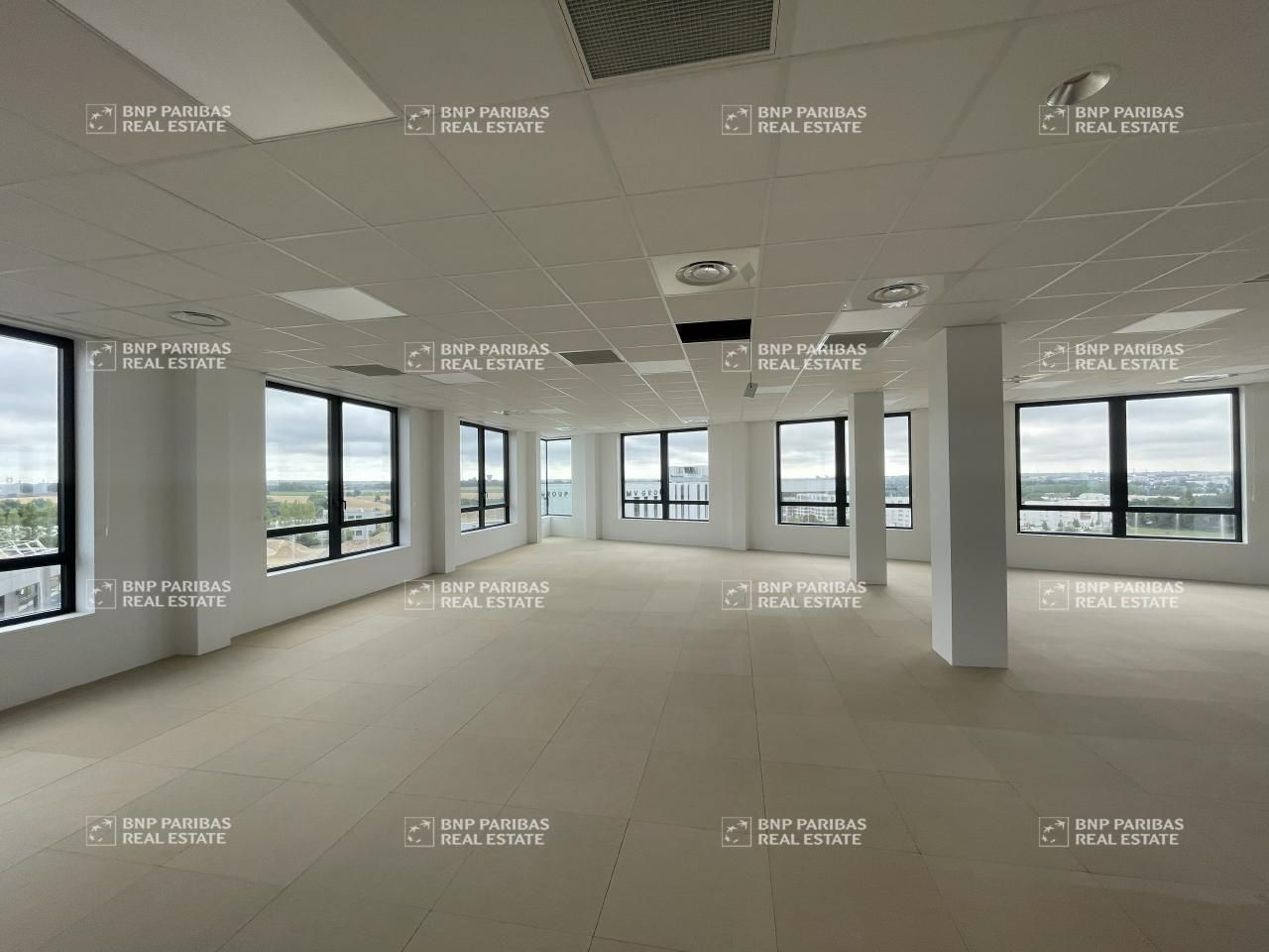 3726 m² pour ce bureaux en location à Cesson-sévigné