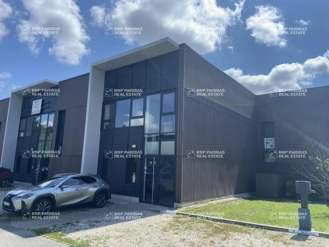 477 m² pour ce activité en location à Vaulx-milieu