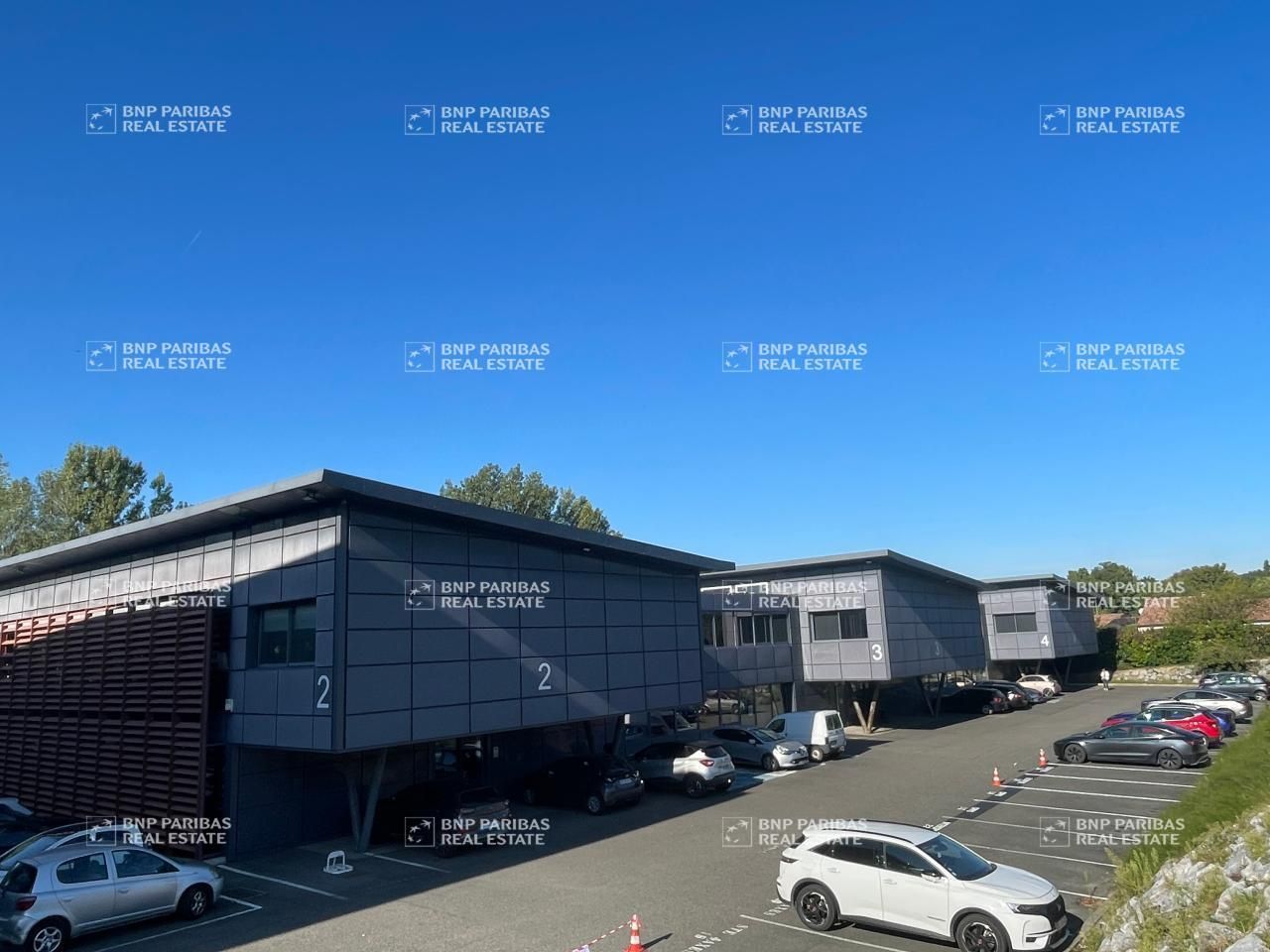 624 m² pour ce bureaux en location à Saint-jean