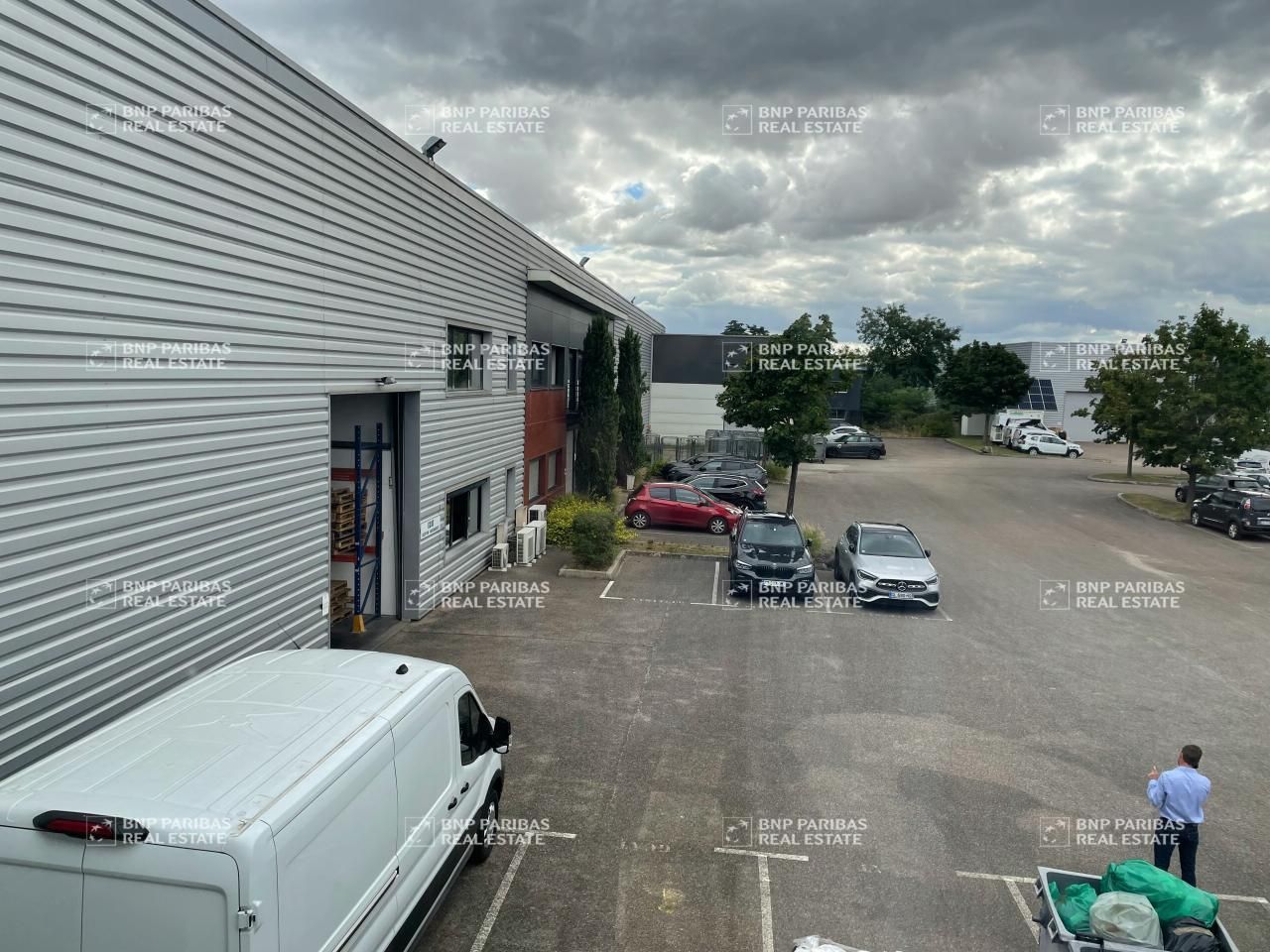 2740.4 m² pour ce activité en location à Décines-charpieu