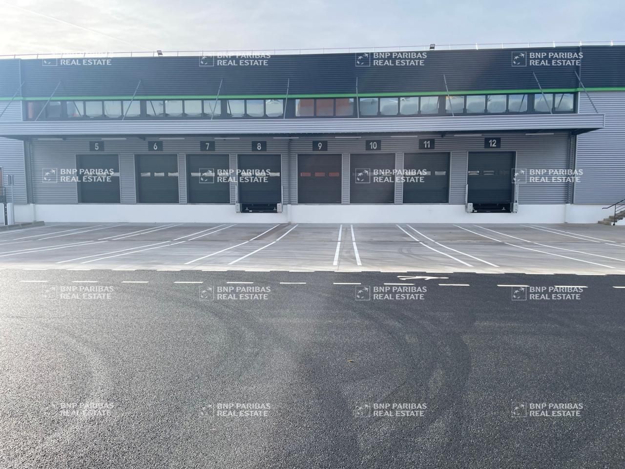 Location Entrepôts classe B 7648 m² divisibles 93600 Aulnay-sous-bois