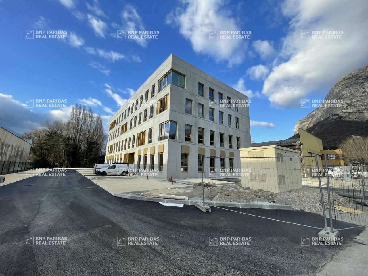 4027.1 m² pour ce bureaux en location à Saint-martin-le-vinoux
