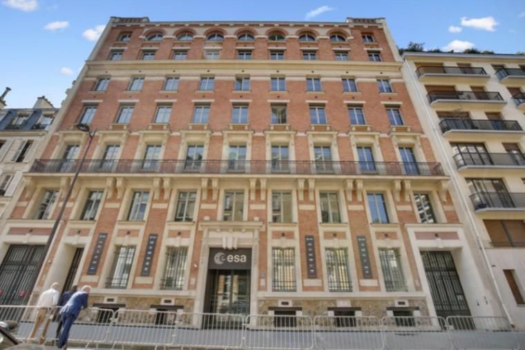 Location Bureaux 5637.4 m² divisibles 75007 Paris