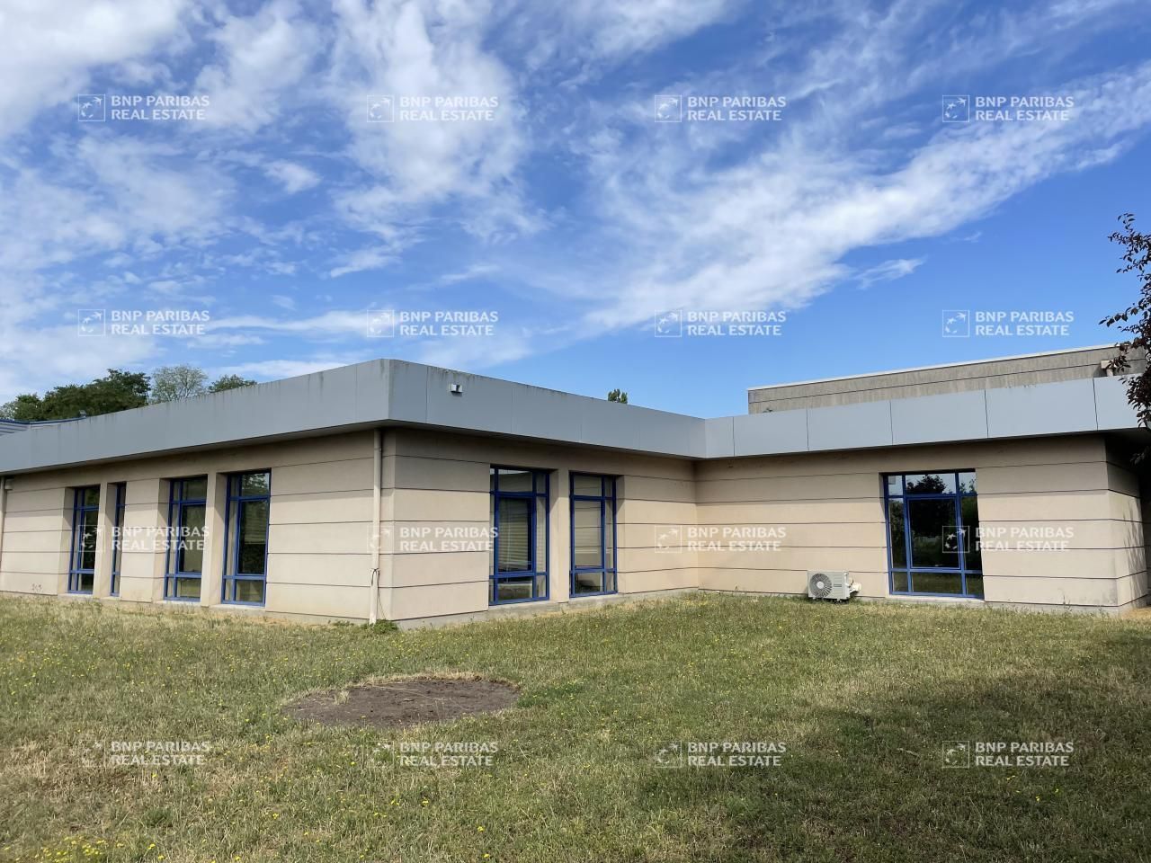 568 m² pour ce bureaux en vente à La chapelle-saint-mesmin