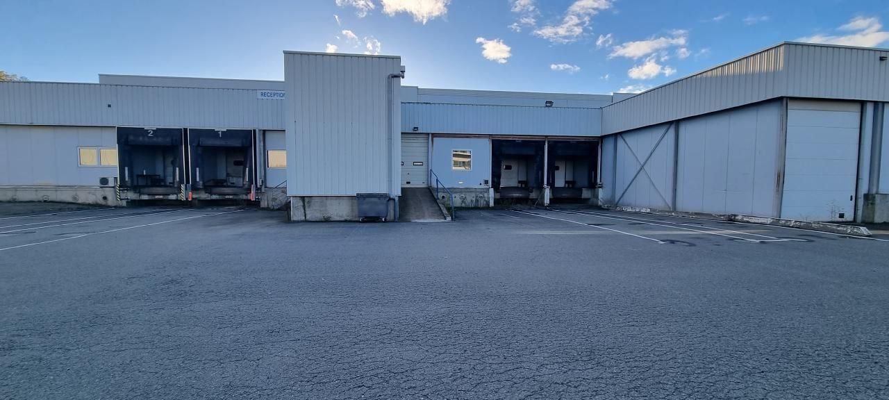 Location Entrepôts classe B 5346.8 m² non divisibles 69380 Civrieux-d'azergues