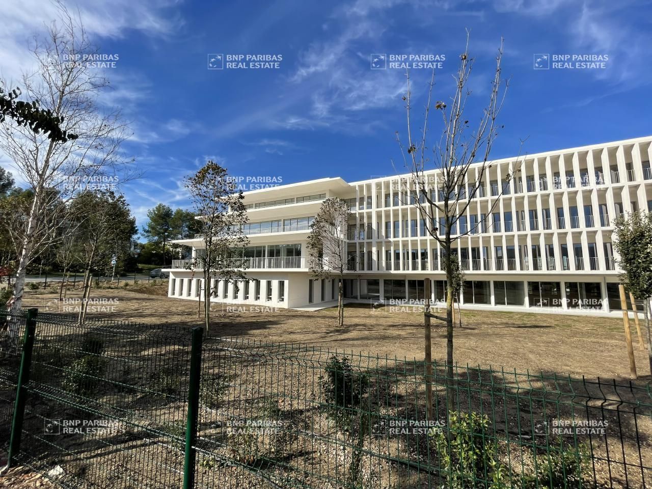 914.7 m² pour ce bureaux en location à Aix-en-provence