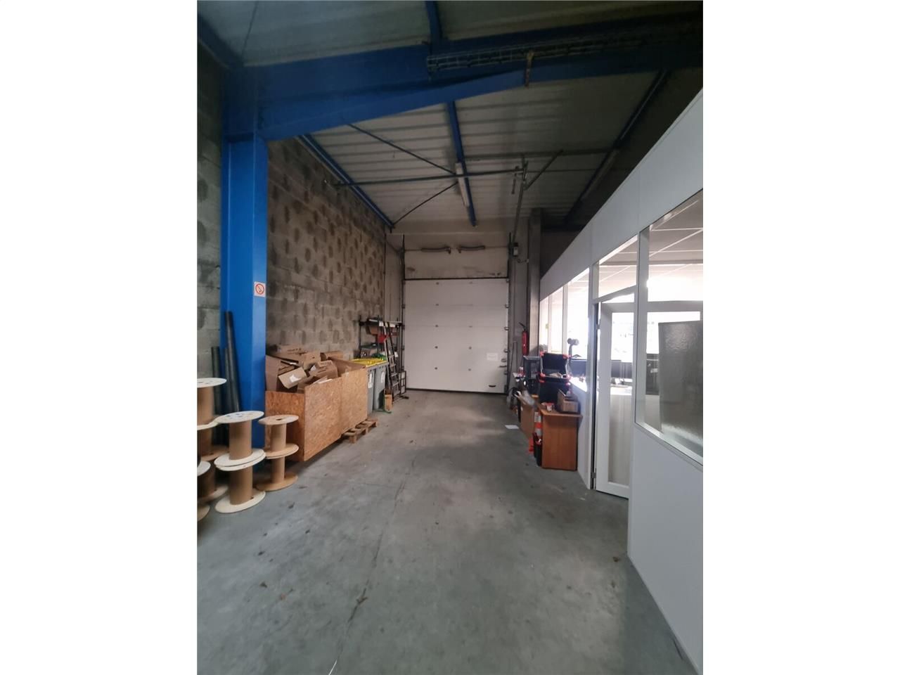 A LOUER ENTREPOT ET BUREAUX 730 M² LA CHAPELLE SU