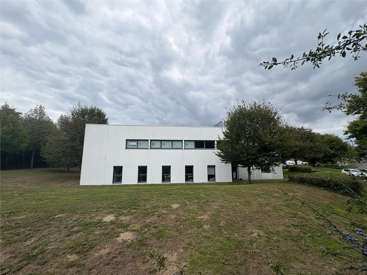 ARNOLD ENTREPRISE propose à la location des burea