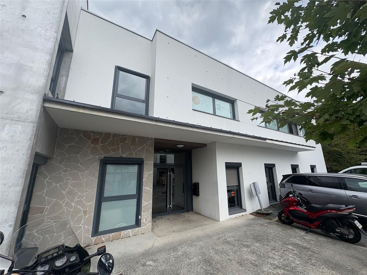 ARNOLD ENTREPRISE propose à la location des burea